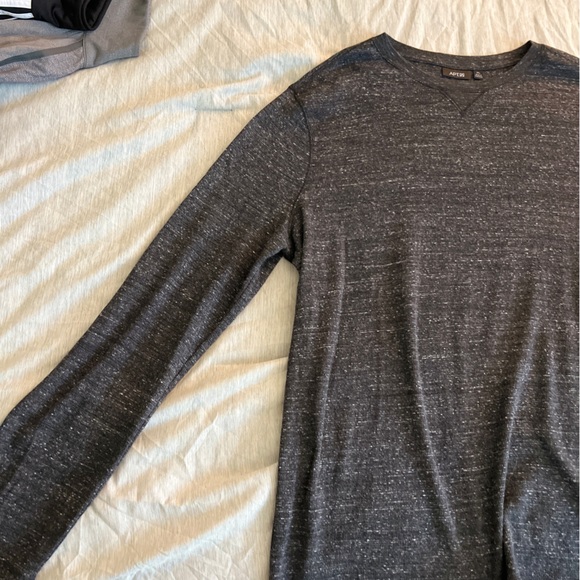 Apartment 9 long sleeve - Picture 2 of 4